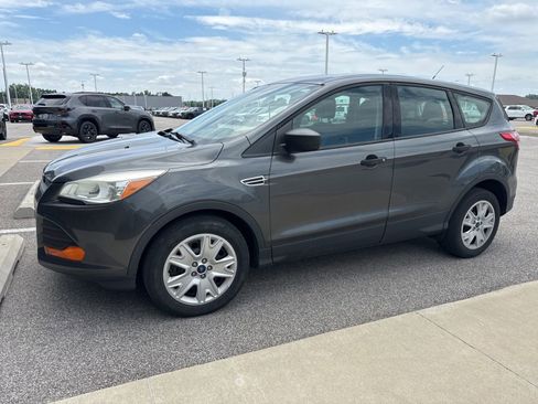 Used 2016 Ford Escape S FWD image 2