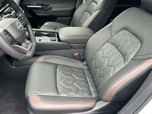 New 2026 Nissan Pathfinder Platinum AWD/4WD image 16