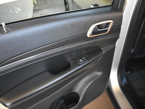 Used 2015 Jeep Grand Cherokee Limited w/ Luxury Group II AWD/4WD image 49