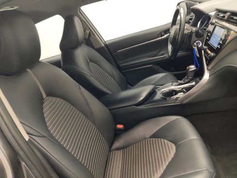 Used 2019 Toyota Camry SE FWD image 21