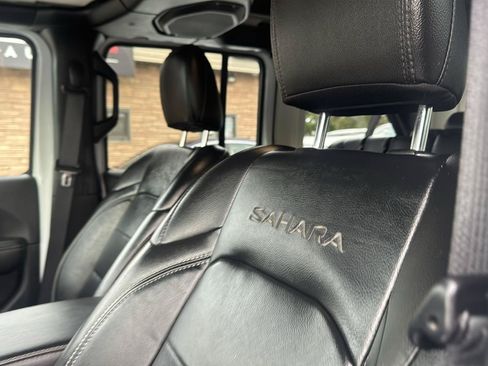 Used 2022 Jeep Wrangler Unlimited Sahara w/ Cold Weather Group AWD/4WD image 27