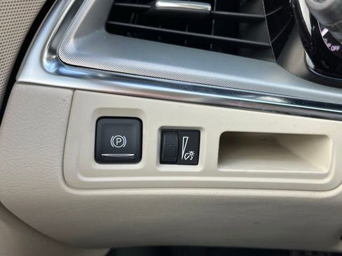 Used 2017 Cadillac XT5 Luxury w/ Driver Awareness Package image 32