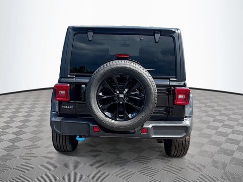 Used 2023 Jeep Wrangler Unlimited Sahara w/ Cold Weather Group AWD/4WD image 7