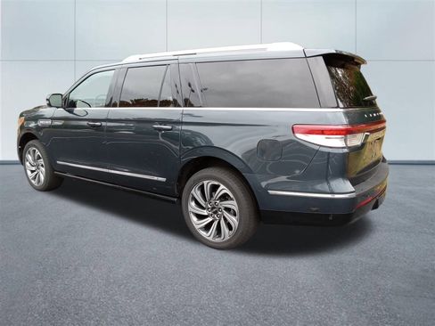 Used 2024 Lincoln Navigator L Reserve image 3