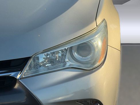 Used 2015 Toyota Camry LE image 10