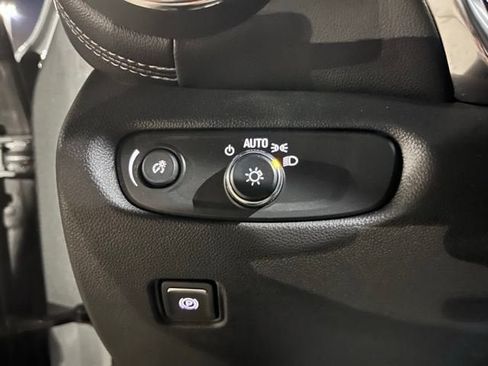 Used 2025 Chevrolet Blazer LT FWD image 21