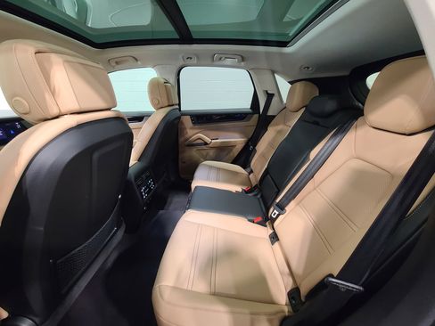 New 2026 Porsche Cayenne image 27
