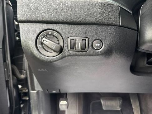 Used 2018 Dodge Charger R/T RWD image 19