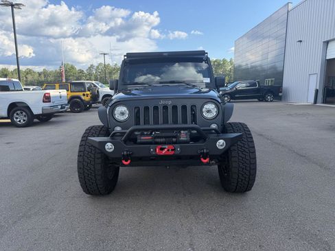Used 2017 Jeep Wrangler Unlimited Rubicon AWD/4WD image 2