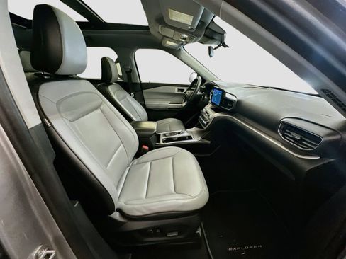 Used 2021 Ford Explorer XLT w/ Equipment Group 202A AWD/4WD image 34