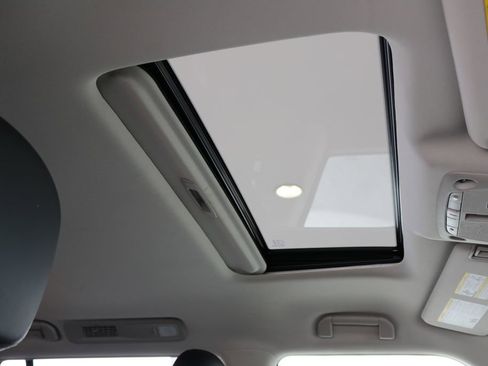 Used 2024 Nissan Armada SL image 41