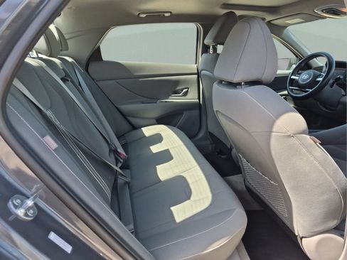 Used 2024 Hyundai Elantra SEL w/ Convenience Package FWD image 18
