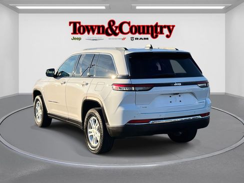 Certified 2023 Jeep Grand Cherokee Laredo w/ Luxury Tech Group I image 7