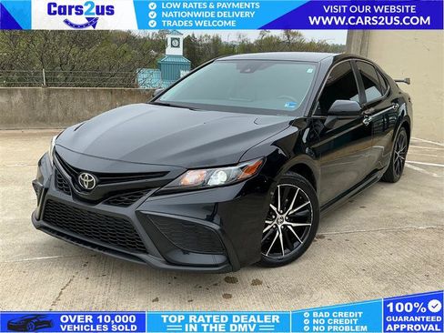 Used 2021 Toyota Camry SE image 1