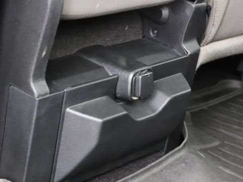 Used 2016 Ford F150 XLT AWD/4WD image 22