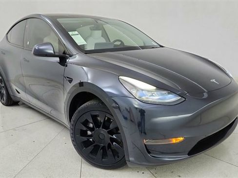 Used 2024 Tesla Model Y 2WD image 1