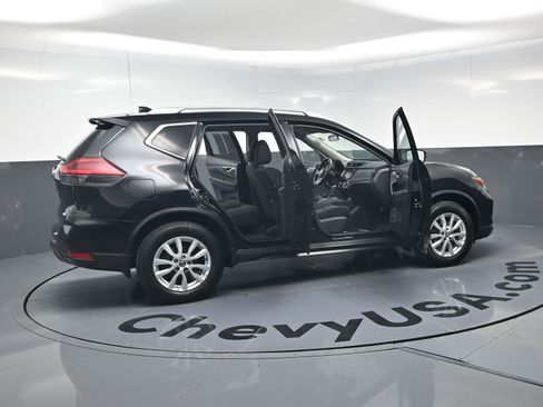 Used 2020 Nissan Rogue SV image 26