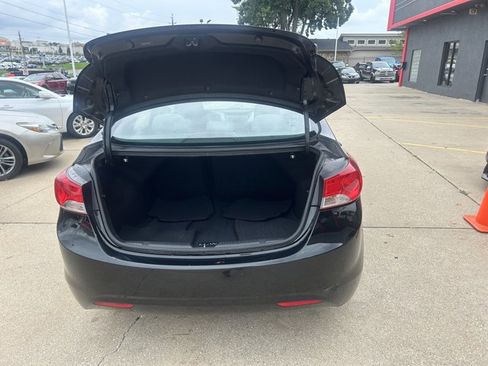 Used 2013 Hyundai Elantra GLS w/ Preferred Pkg FWD image 7