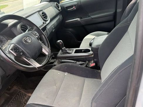 Used 2020 Toyota Tacoma TRD Sport w/ Technology Package AWD/4WD image 4