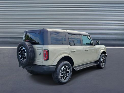 Used 2025 Ford Bronco Outer Banks AWD/4WD image 3
