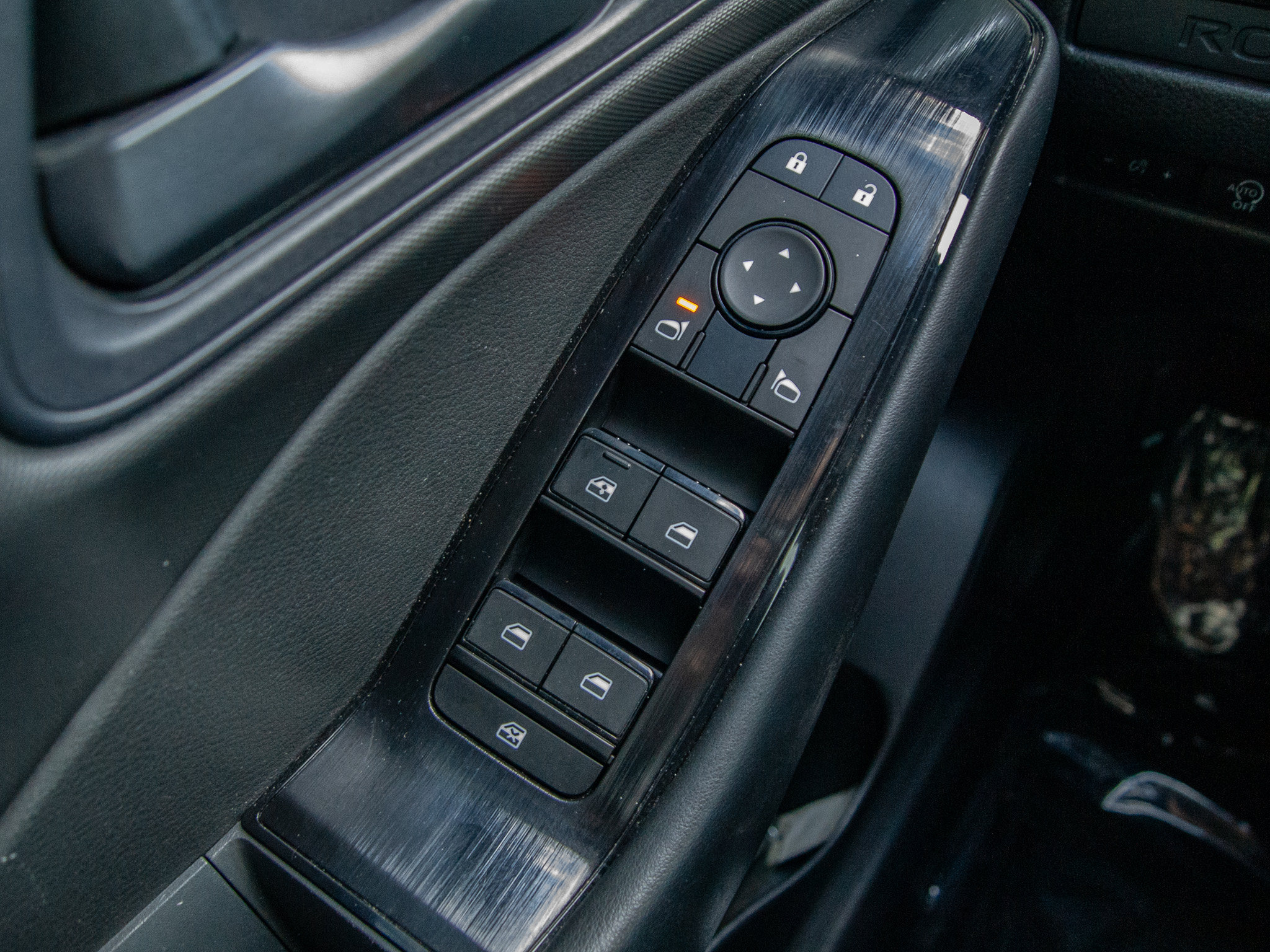 Used 2024 Nissan Rogue S FWD image 12