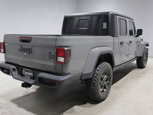 Used 2022 Jeep Gladiator Sport AWD/4WD image 2