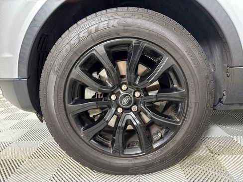 Used 2019 Land Rover Range Rover Evoque SE Premium image 19