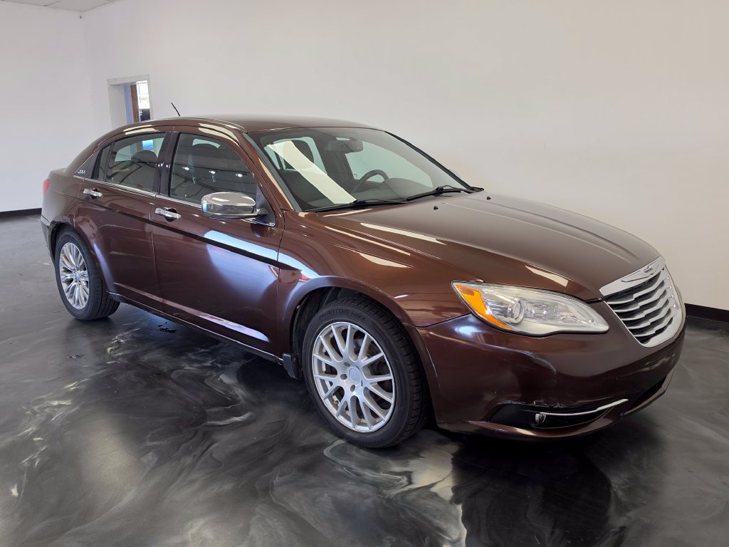 Used 2013 Chrysler 200 Limited FWD image 24