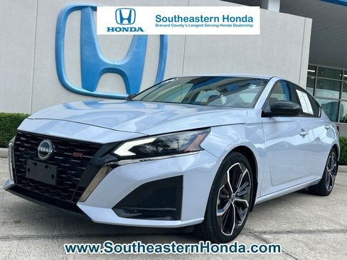Used 2024 Nissan Altima 2.5 SR w/ SR Premium Package FWD image 1