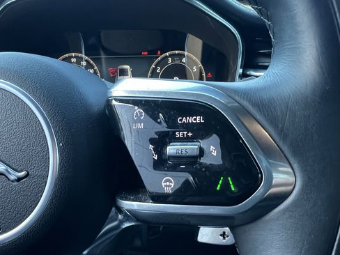 Certified 2025 Jaguar F-PACE R-Dynamic S image 22