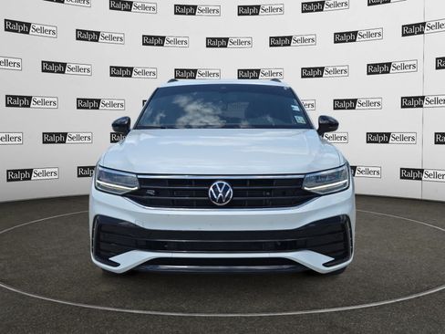 Used 2024 Volkswagen Tiguan SE R-Line w/ MDO Package, Three-Row FWD image 8