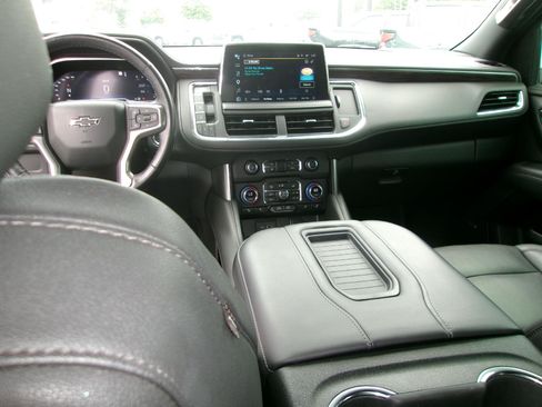 Used 2022 Chevrolet Suburban Z71 w/ Luxury Package AWD/4WD image 14