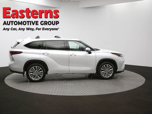Used 2024 Toyota Highlander Platinum image 49