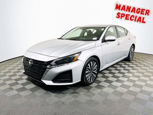 Used 2023 Nissan Altima 2.5 SV image 4