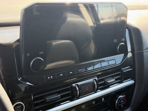 Certified 2024 Nissan Pathfinder SL image 9