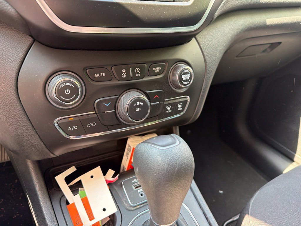 Certified 2021 Jeep Cherokee Latitude FWD image 13