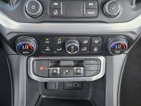 Used 2023 GMC Acadia SLT w/ Preferred Package FWD image 15