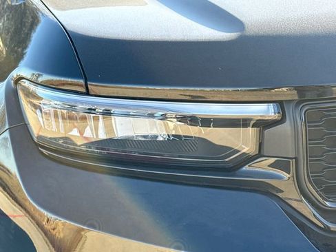 Used 2025 Jeep Grand Cherokee Altitude image 4