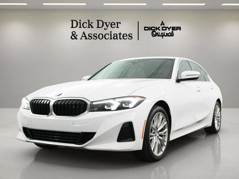 Used 2024 BMW 330i Sedan w/ Convenience Package RWD image 5