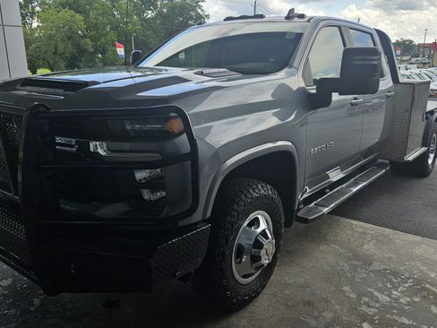Used 2024 Chevrolet Silverado 3500 LT w/ Convenience Package AWD/4WD image 4