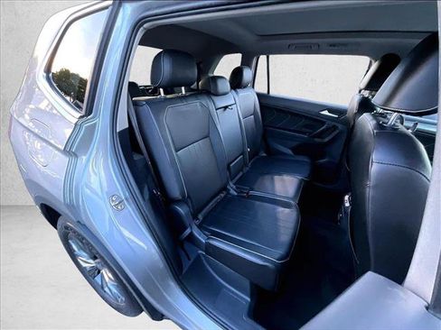 Used 2022 Volkswagen Tiguan SE w/ Panoramic Sunroof Package FWD image 28