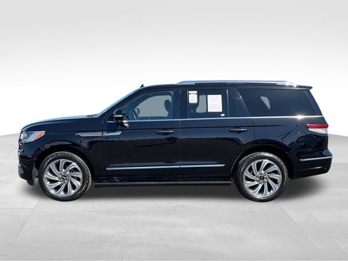 Used 2024 Lincoln Navigator Reserve AWD/4WD image 5