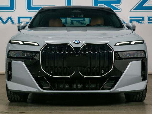 Used 2024 BMW 740i w/ Premium Package 2 RWD image 23