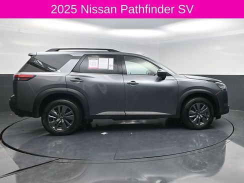 Used 2025 Nissan Pathfinder SV image 4