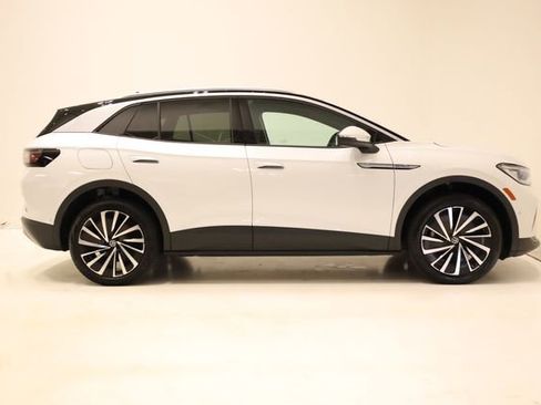 Used 2023 Volkswagen ID.4 Pro S Plus image 3