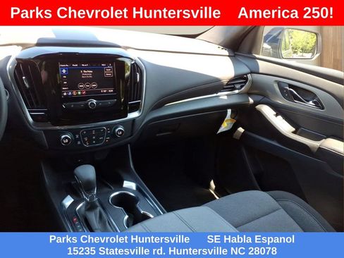 Certified 2022 Chevrolet Traverse LT FWD image 24