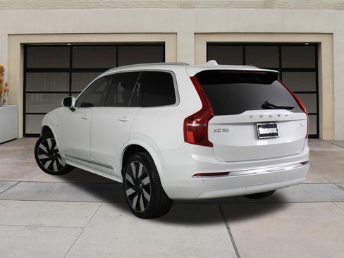 Certified 2024 Volvo XC90 T8 Plus AWD/4WD image 2