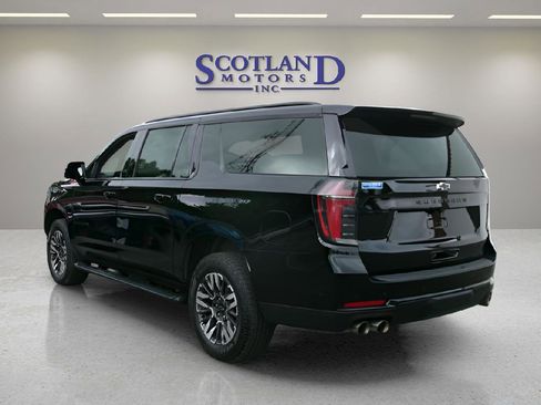 Used 2025 Chevrolet Suburban Z71 AWD/4WD image 8
