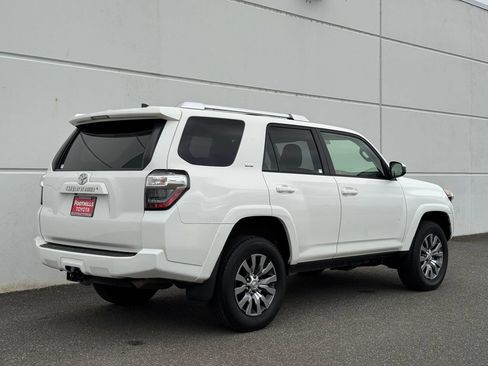 Used 2018 Toyota 4Runner SR5 AWD/4WD image 7