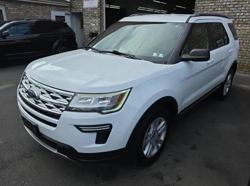 Used 2018 Ford Explorer XLT AWD/4WD image 1